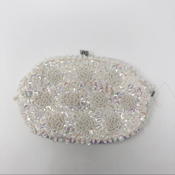 Handbags - 💐 5/$25!💐Iridescent beaded sequin evening bag